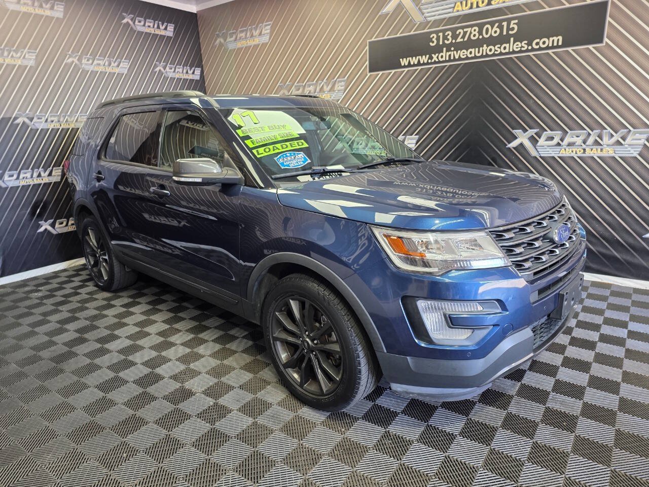 Used 2017 Ford Explorer XLT w/ Equipment Group 202A AWD/4WD image 7