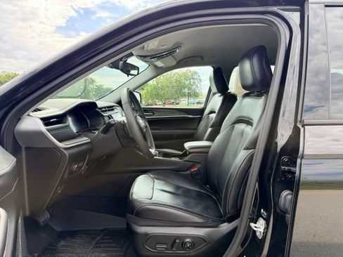 Used 2023 Jeep Grand Cherokee Limited w/ Black Appearance Package AWD/4WD image 7