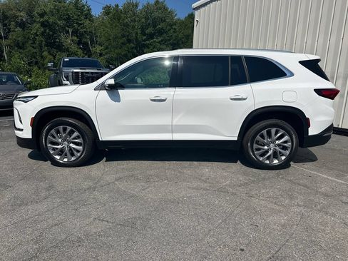 Used 2025 Buick Enclave Preferred w/ Power Package FWD image 9