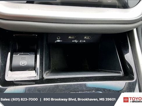 Used 2021 Subaru Outback Limited image 22