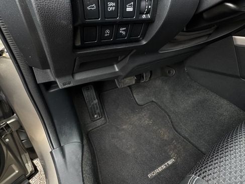 Used 2021 Subaru Forester Premium AWD/4WD image 15