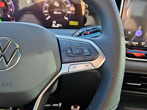 New 2026 Volkswagen Tiguan SE R-Line image 19