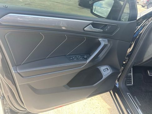 Certified 2022 Volkswagen Tiguan SE R-Line image 48
