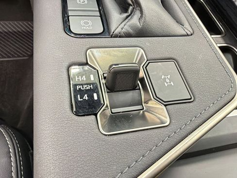 Used 2024 Lexus GX 550 w/ Accessory Package (2T) image 28