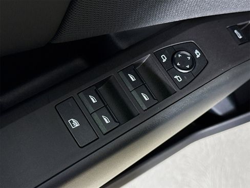 Used 2025 BMW X3 xDrive30i w/ Convenience Package image 16