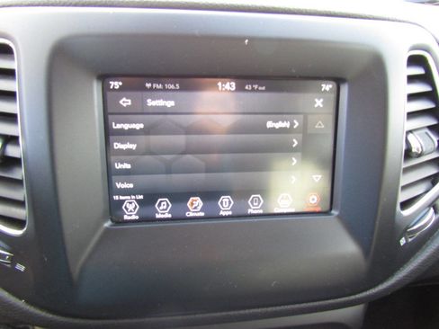 Used 2021 Jeep Compass Latitude image 17