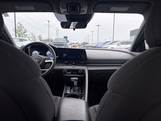 Used 2025 Hyundai Elantra SEL FWD image 43