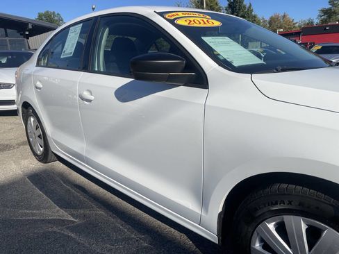 Used 2016 Volkswagen Jetta S image 10