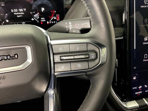 Used 2025 GMC Yukon XL Denali image 13