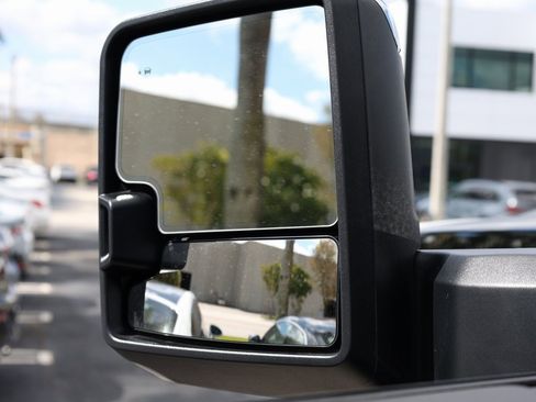 Used 2022 Chevrolet Silverado 2500 LTZ w/ LTZ Plus Package image 9