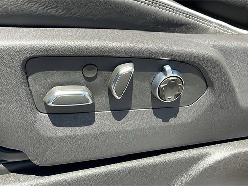 New 2025 GMC Yukon XL AT4 Ultimate image 12