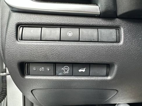 Used 2024 Nissan Rogue SV AWD/4WD image 23