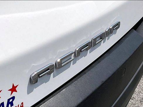 Used 2023 GMC Acadia AT4 w/ Technology Package AWD/4WD image 8