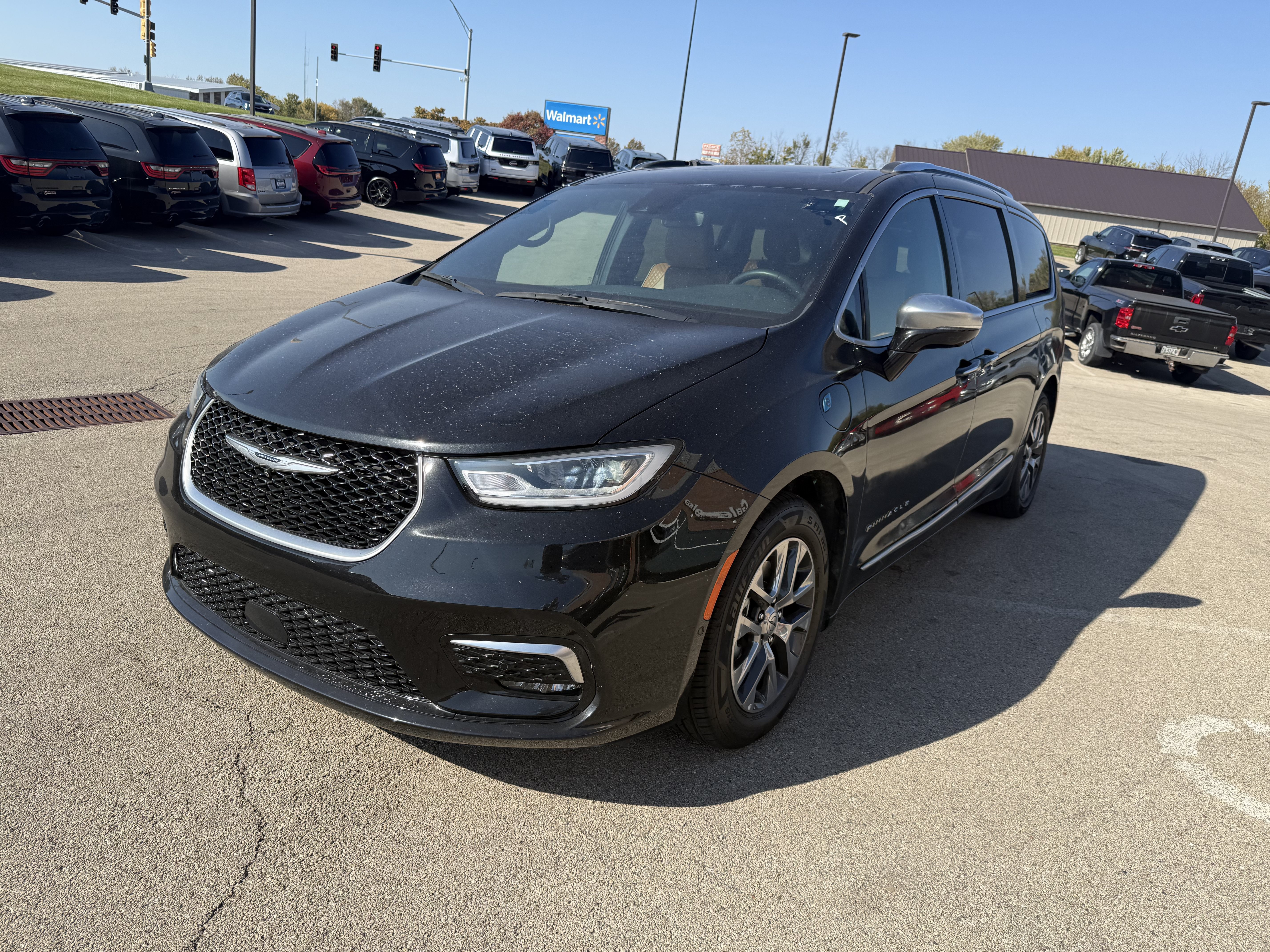 Used 2022 Chrysler Pacifica Pinnacle FWD image 3