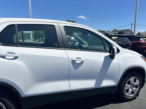 Used 2018 Chevrolet Trax LS FWD image 10