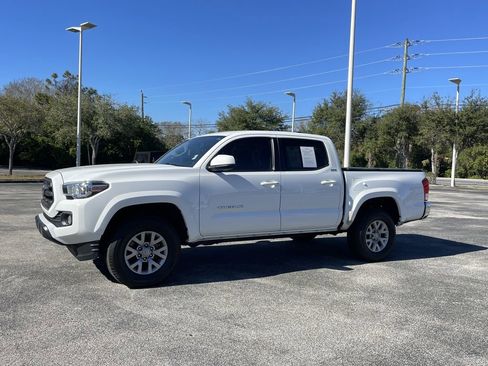 Used 2017 Toyota Tacoma SR5 image 10