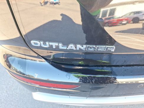 Used 2022 Mitsubishi Outlander SE image 13