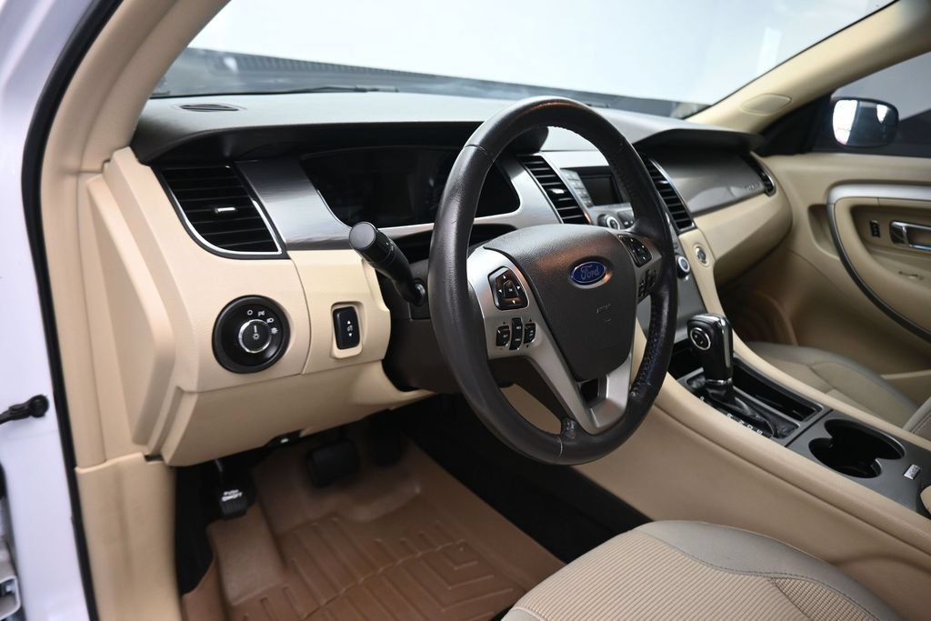 Used 2018 Ford Taurus SEL FWD image 13