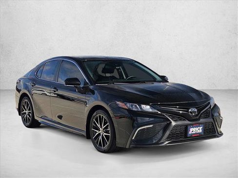 Used 2023 Toyota Camry SE w/ Convenience Package image 3