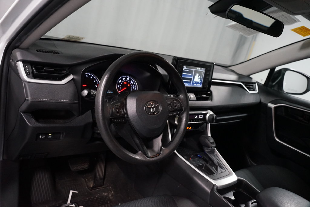 Used 2019 Toyota RAV4 LE FWD image 7