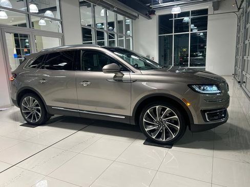 Used 2020 Lincoln Nautilus Reserve w/ Equipment Group 202A image 6