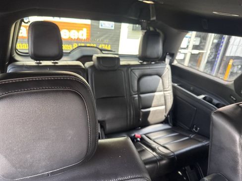 Used 2018 Lincoln Navigator Select w/ Technology Package AWD/4WD image 11