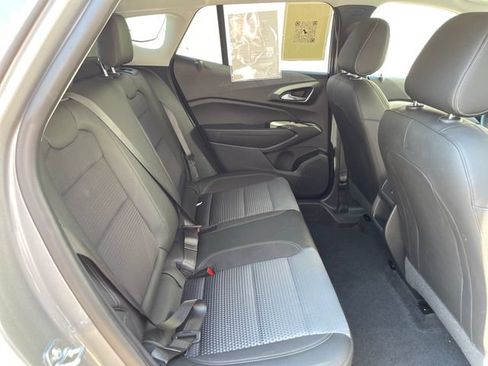 Used 2025 Chevrolet Trax LT w/ LT Convenience Package FWD image 30