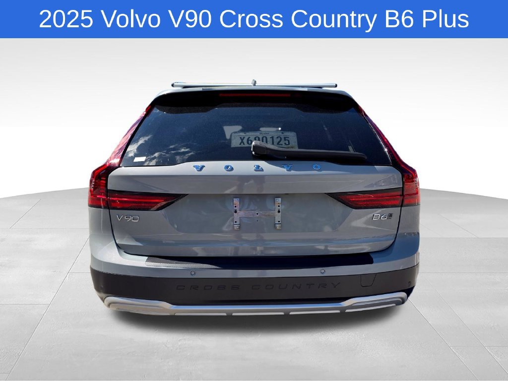 Used 2025 Volvo V90 B6 Cross Country Plus AWD/4WD image 8