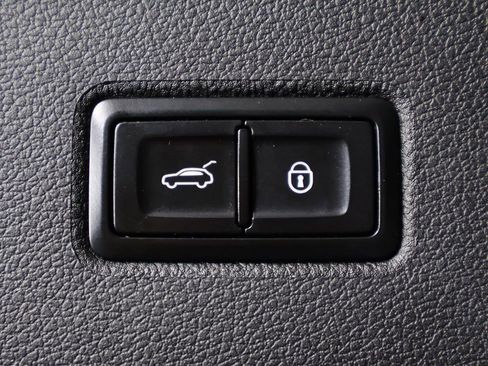 Used 2019 Bentley Bentayga image 18