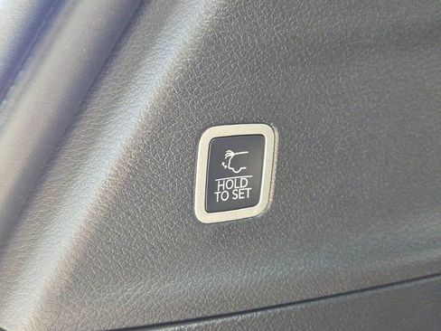 New 2027 Chrysler Pacifica Select FWD image 18