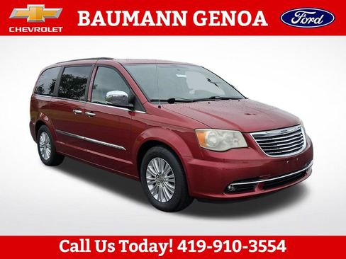 Used 2013 Chrysler Town & Country Touring-L w/ Premium Group FWD image 7