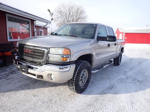 Used 2004 GMC Sierra 2500 SLE w/ Heavy-Duty Power Package image 3