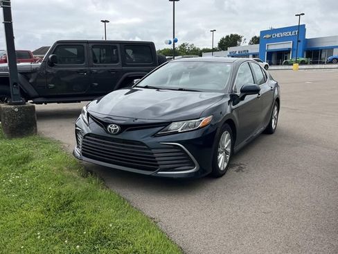 Used 2021 Toyota Camry LE FWD image 4