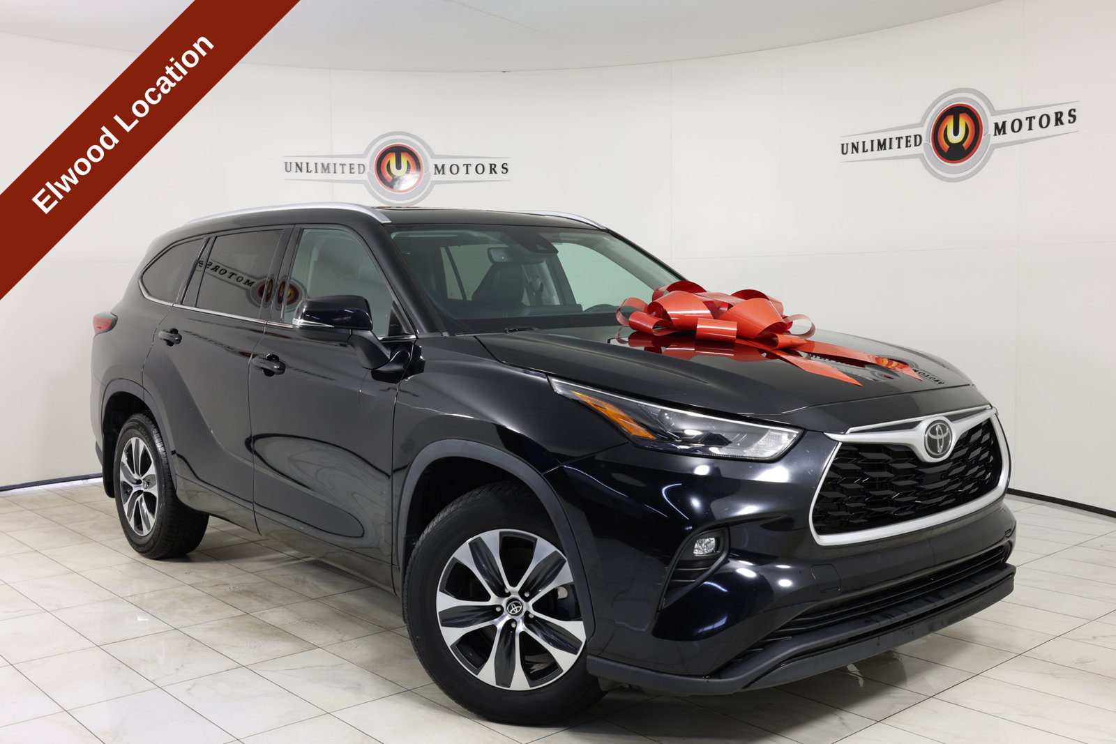 Used 2022 Toyota Highlander XLE AWD/4WD image 1