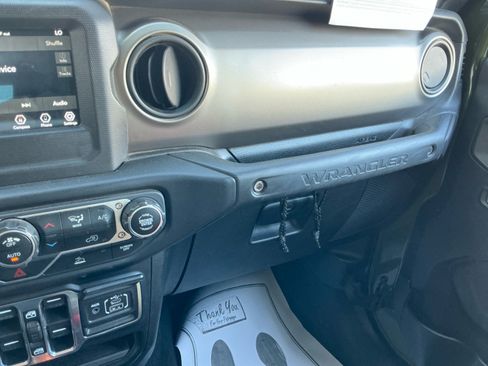 Used 2021 Jeep Wrangler Unlimited Sport AWD/4WD image 31