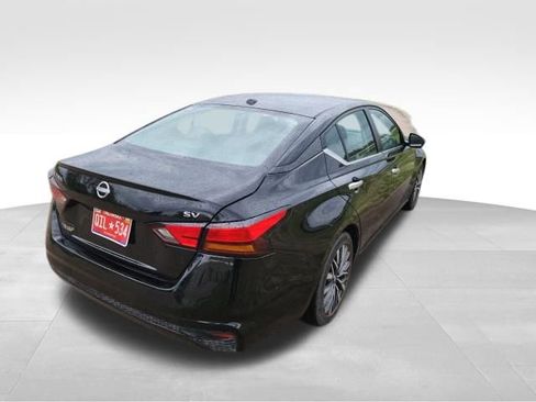 Used 2023 Nissan Altima 2.5 SV image 3