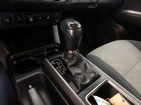 Used 2020 Toyota Tacoma TRD Sport w/ Technology Package AWD/4WD image 18