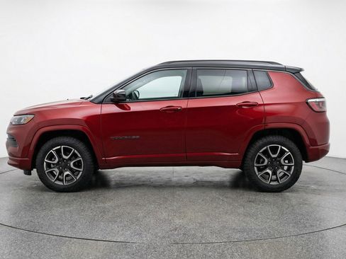 Used 2025 Jeep Compass Trailhawk AWD/4WD image 5