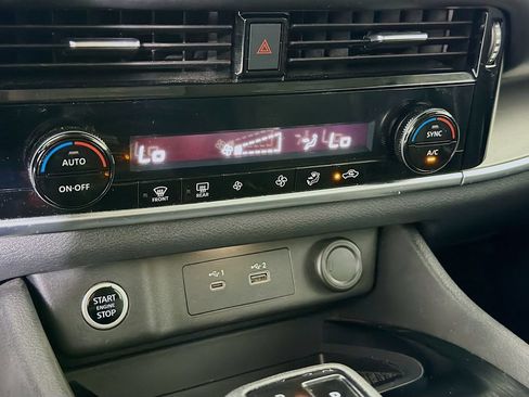 Used 2022 Nissan Rogue SV FWD image 19