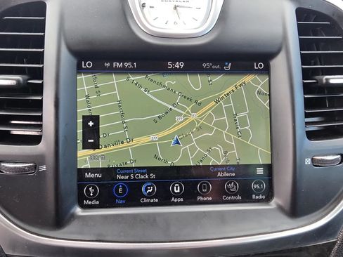 Used 2019 Chrysler 300 Limited AWD/4WD image 19