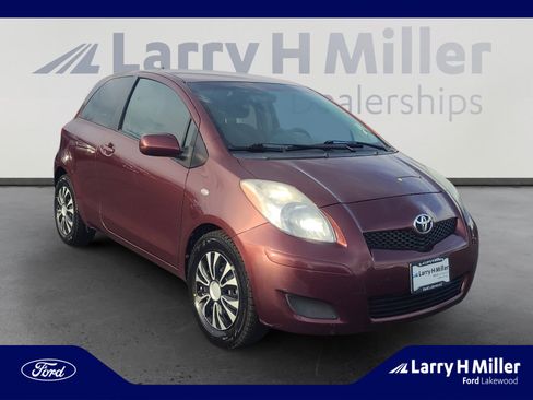 Used 2009 Toyota Yaris 2-Door Hatchback image 7