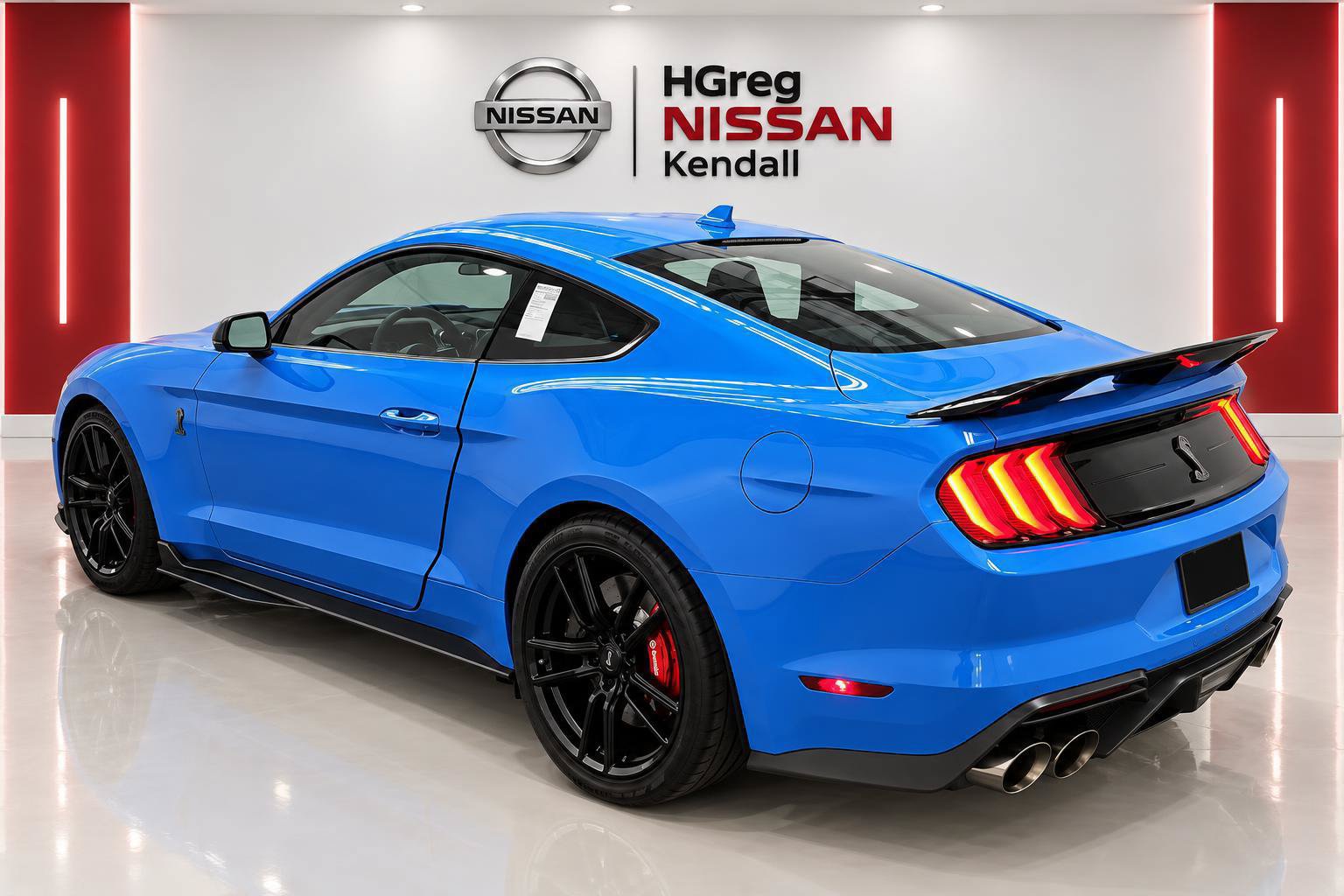 Used 2022 Ford Mustang Shelby GT500 w/ Technology Package RWD image 2