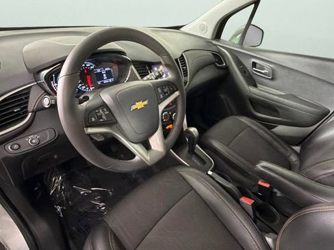 Used 2020 Chevrolet Trax LT w/ Driver Confidence Package FWD image 18