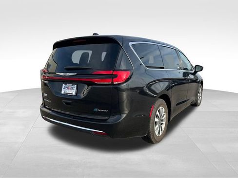 Used 2022 Chrysler Pacifica Touring-L image 5