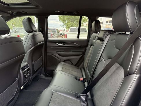 New 2025 Jeep Grand Cherokee Altitude AWD/4WD image 18