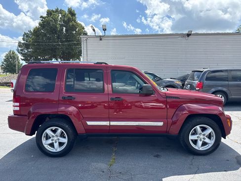 Used 2011 Jeep Liberty Limited w/ Comfort/Convenience Group AWD/4WD image 5