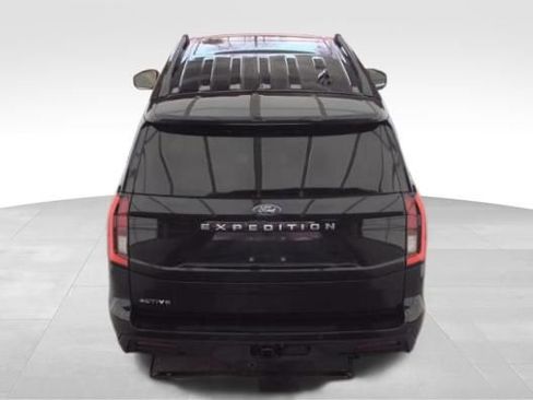 Used 2025 Ford Expedition Active image 2