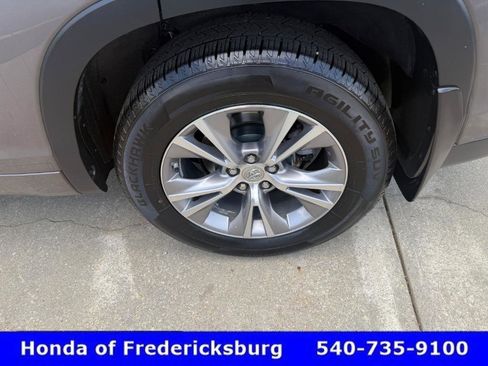 Used 2015 Toyota Highlander XLE AWD/4WD image 11