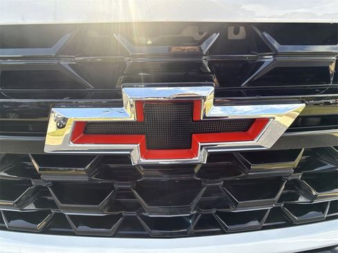 Used 2024 Chevrolet Silverado 2500 ZR2 w/ Technology Package image 31