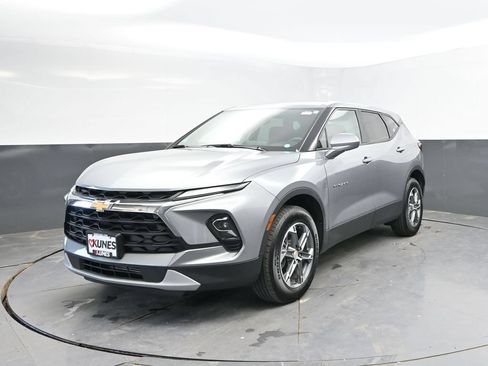 Used 2025 Chevrolet Blazer LT FWD image 3
